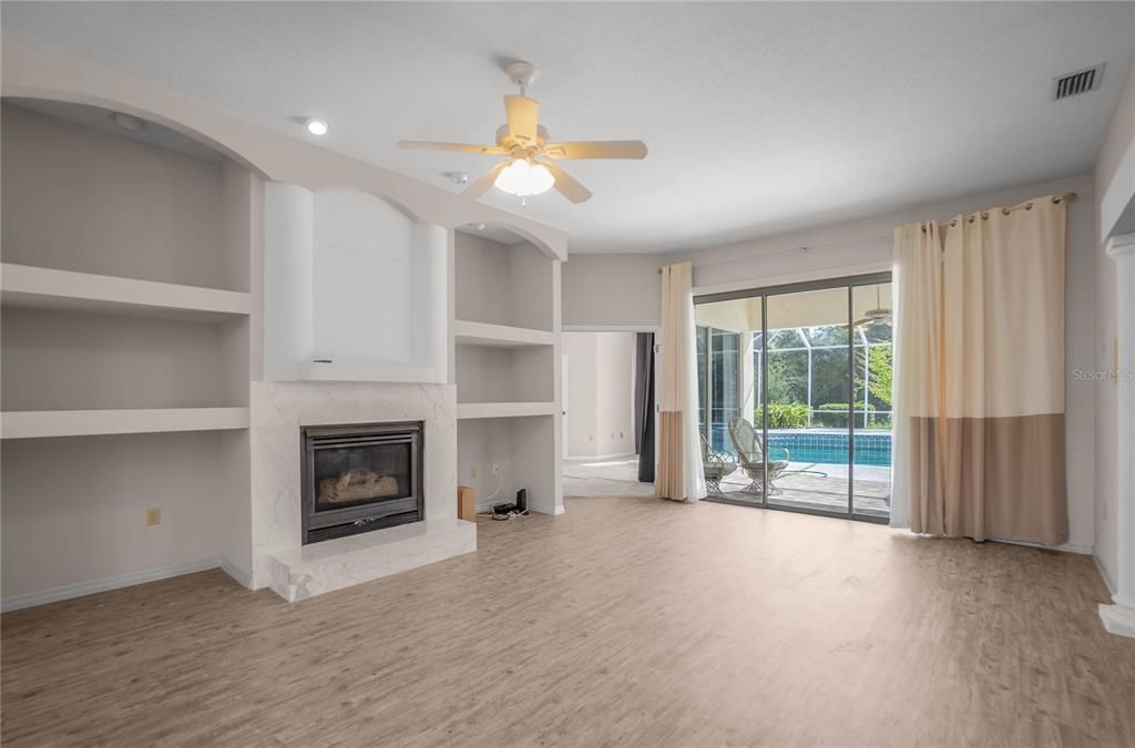 For Sale: $333,000 (4 beds, 2 baths, 2044 Square Feet)