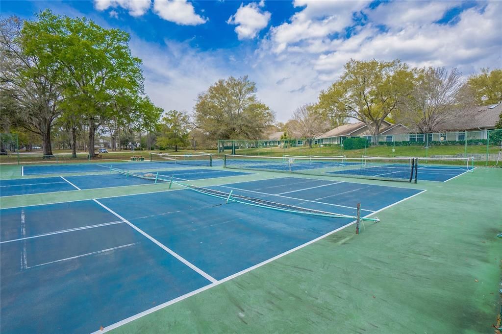 For Sale: $333,000 (4 beds, 2 baths, 2044 Square Feet)