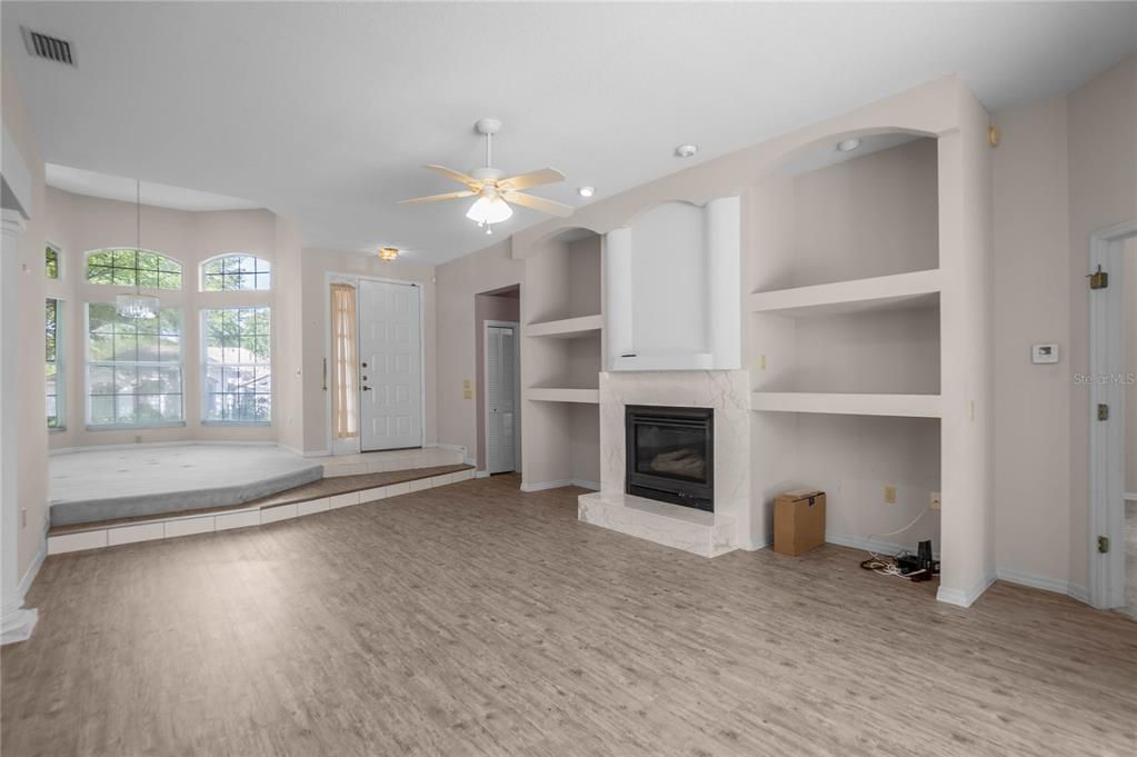 For Sale: $333,000 (4 beds, 2 baths, 2044 Square Feet)