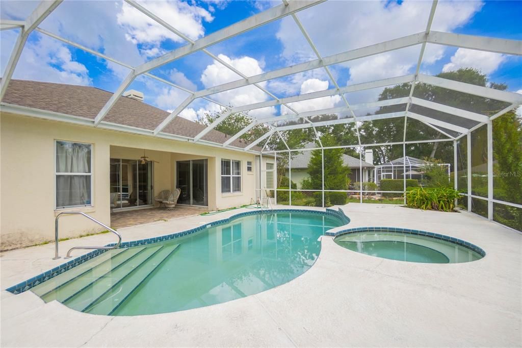 For Sale: $333,000 (4 beds, 2 baths, 2044 Square Feet)