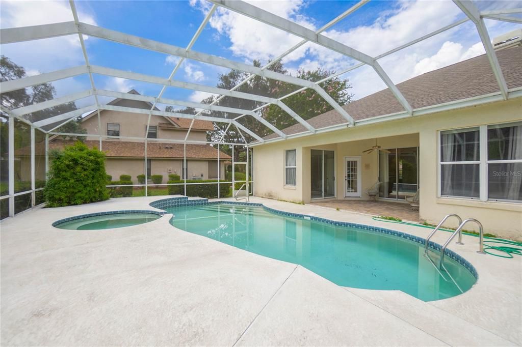 For Sale: $333,000 (4 beds, 2 baths, 2044 Square Feet)