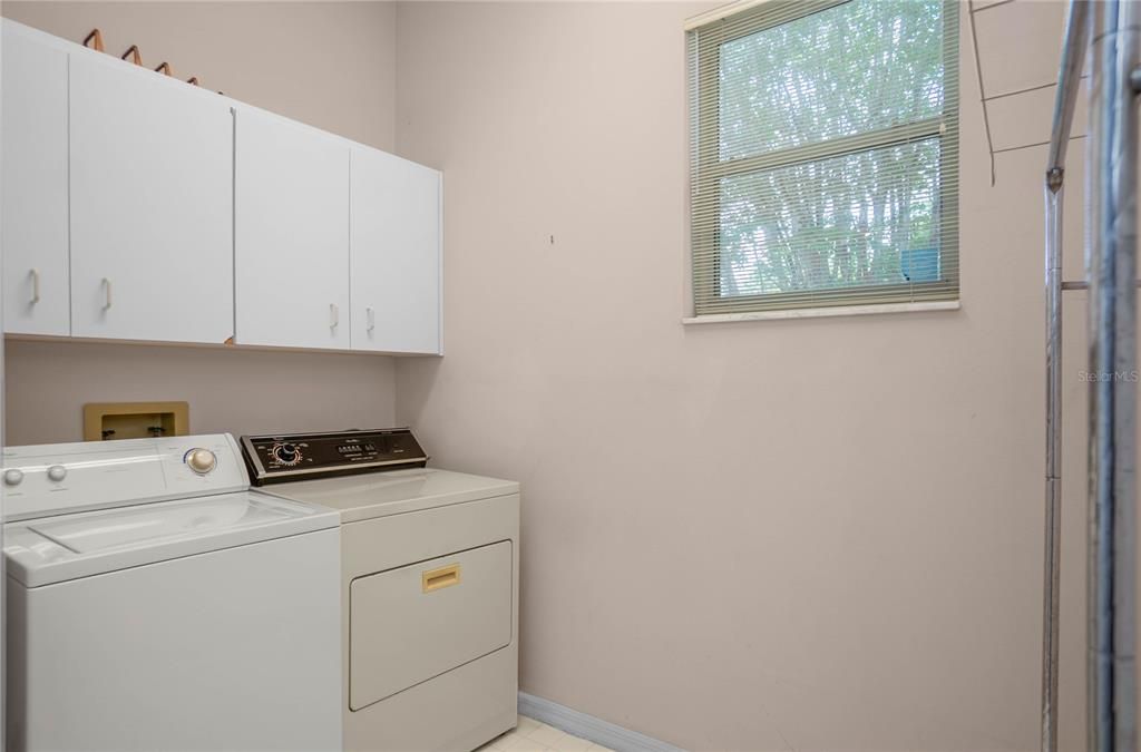 For Sale: $333,000 (4 beds, 2 baths, 2044 Square Feet)