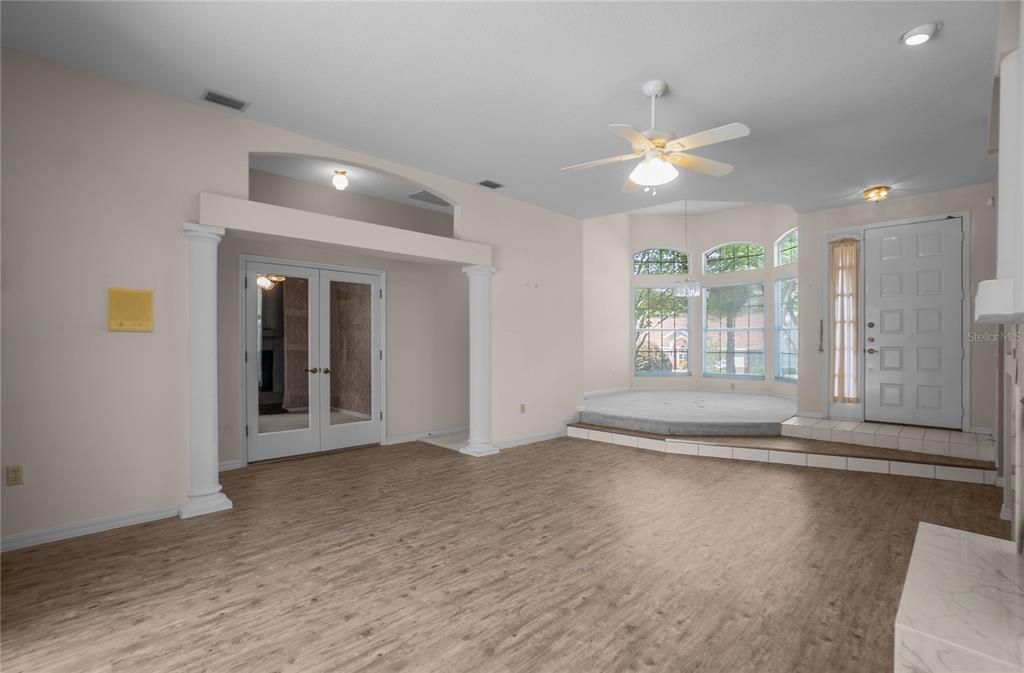For Sale: $333,000 (4 beds, 2 baths, 2044 Square Feet)