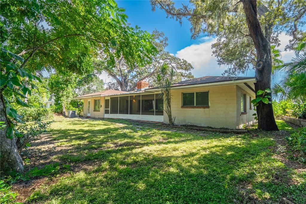 For Sale: $450,000 (3 beds, 2 baths, 1672 Square Feet)
