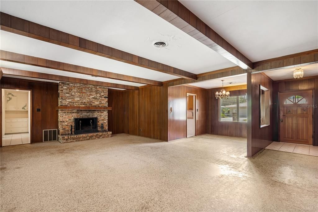 For Sale: $450,000 (3 beds, 2 baths, 1672 Square Feet)