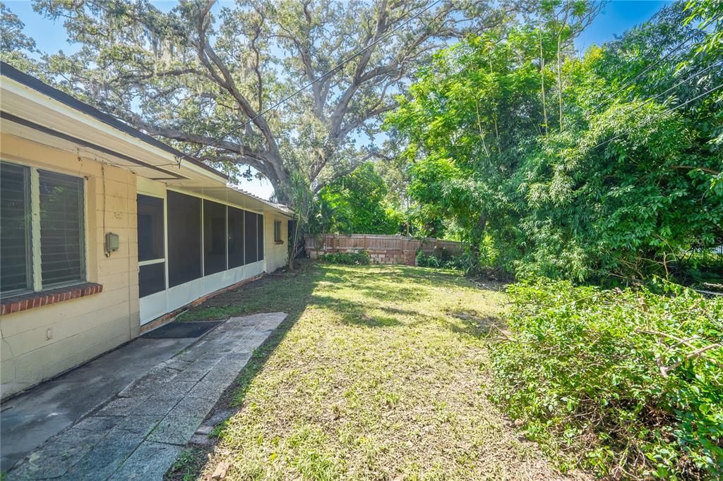 For Sale: $450,000 (3 beds, 2 baths, 1672 Square Feet)