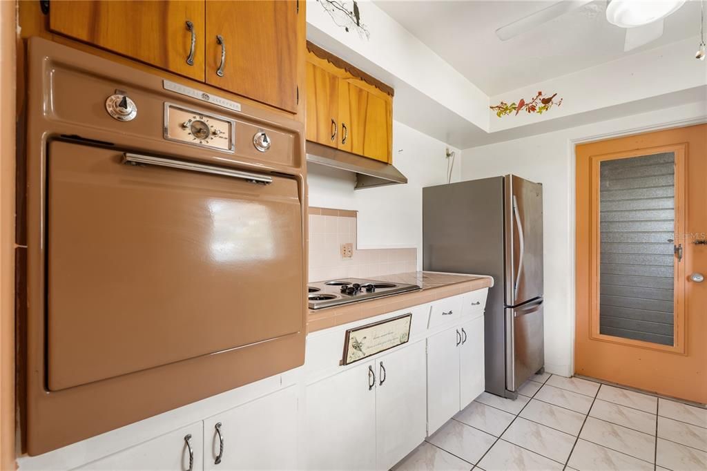 For Sale: $450,000 (3 beds, 2 baths, 1672 Square Feet)