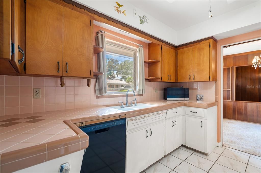 For Sale: $450,000 (3 beds, 2 baths, 1672 Square Feet)