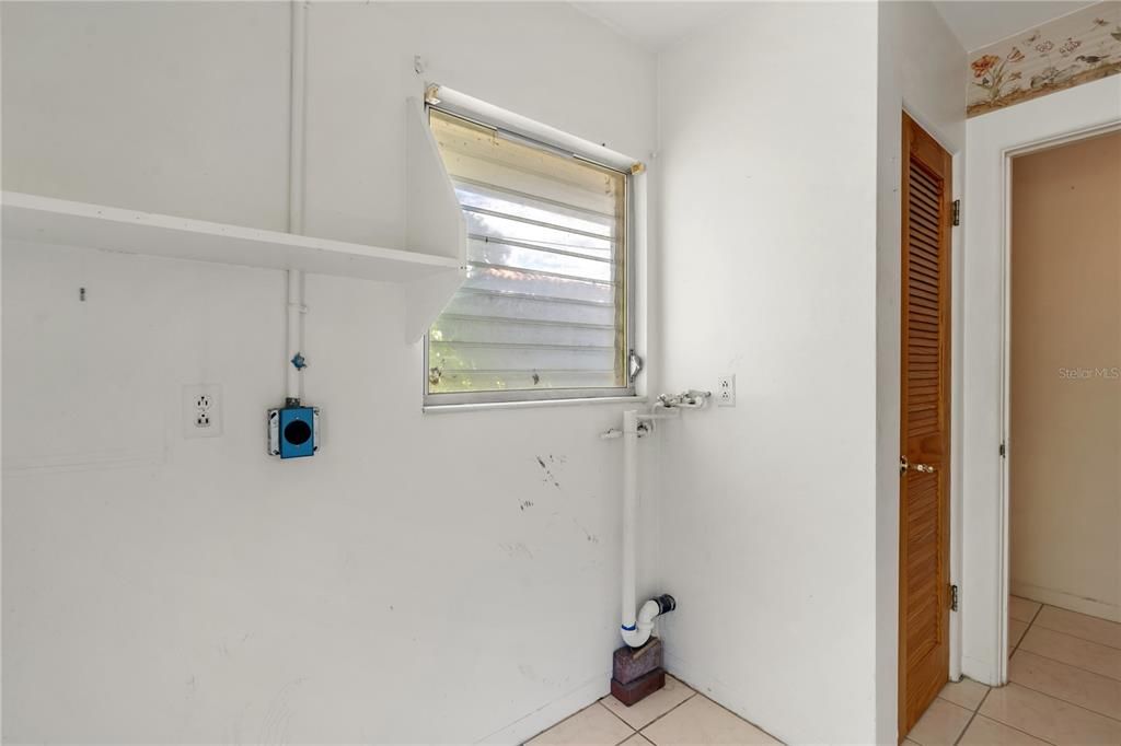 For Sale: $450,000 (3 beds, 2 baths, 1672 Square Feet)
