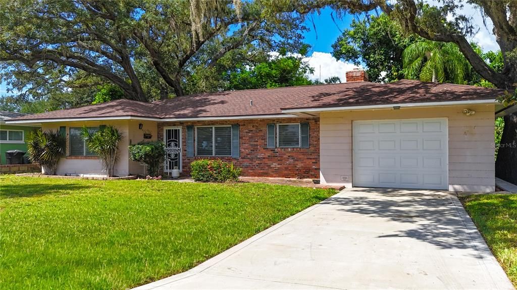 For Sale: $450,000 (3 beds, 2 baths, 1672 Square Feet)