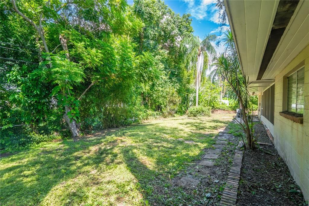 For Sale: $450,000 (3 beds, 2 baths, 1672 Square Feet)