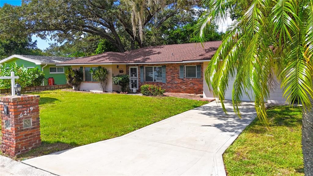 For Sale: $450,000 (3 beds, 2 baths, 1672 Square Feet)
