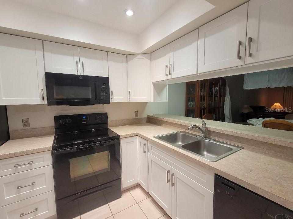 В аренду: $1,750 (2 спален, 2 ванн, 935 Квадратных фут)
