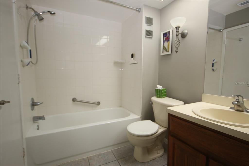 В аренду: $1,750 (2 спален, 2 ванн, 935 Квадратных фут)