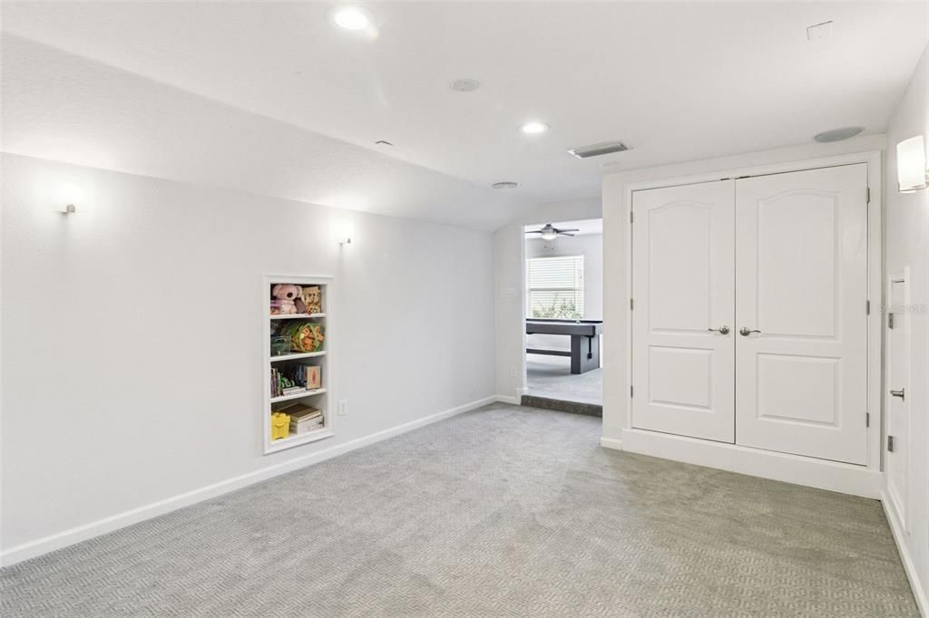 Activo con contrato: $1,125,000 (5 camas, 4 baños, 3768 Pies cuadrados)