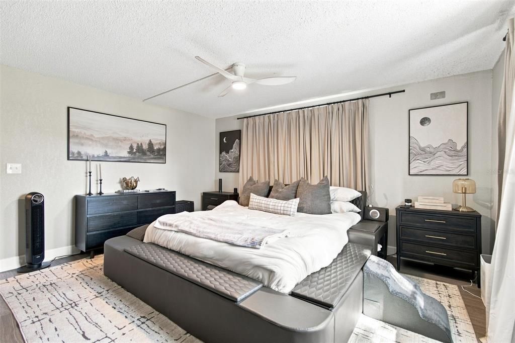 For Sale: $674,500 (2 beds, 2 baths, 971 Square Feet)
