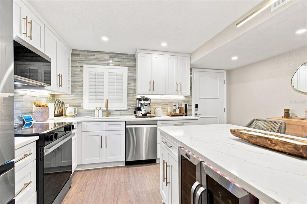 For Sale: $674,500 (2 beds, 2 baths, 971 Square Feet)