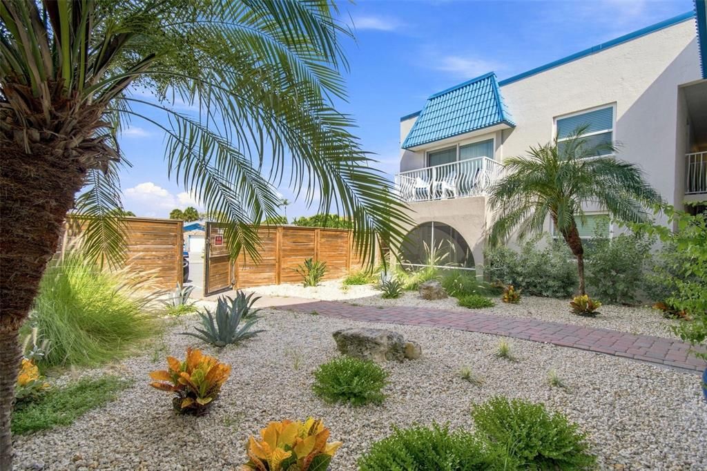 For Sale: $674,500 (2 beds, 2 baths, 971 Square Feet)