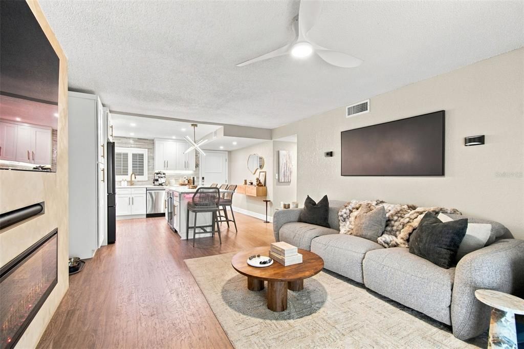 For Sale: $674,500 (2 beds, 2 baths, 971 Square Feet)