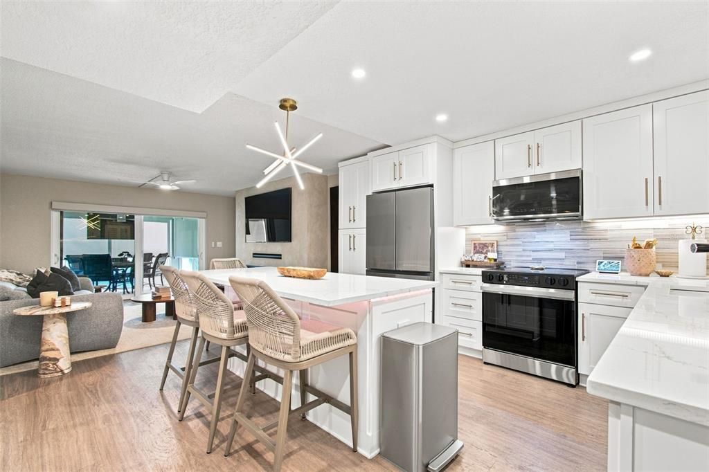 For Sale: $674,500 (2 beds, 2 baths, 971 Square Feet)