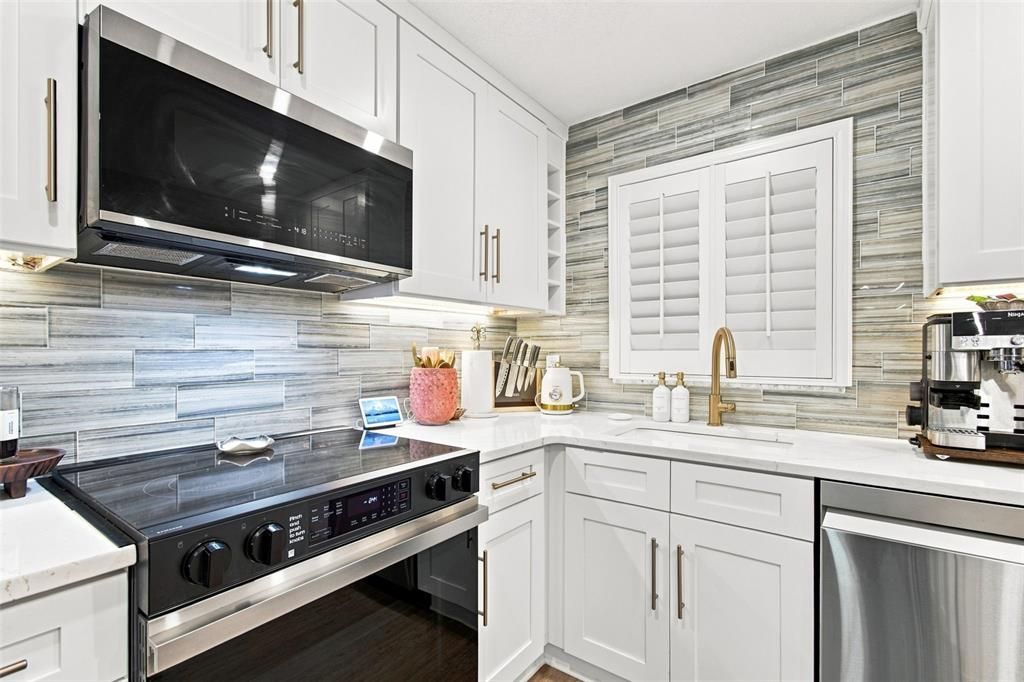 For Sale: $674,500 (2 beds, 2 baths, 971 Square Feet)