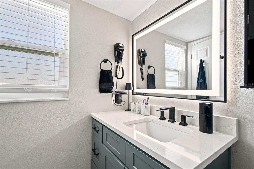 For Sale: $674,500 (2 beds, 2 baths, 971 Square Feet)