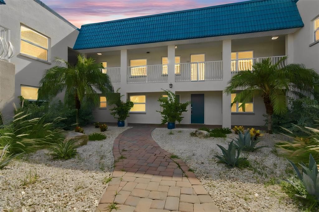 For Sale: $674,500 (2 beds, 2 baths, 971 Square Feet)