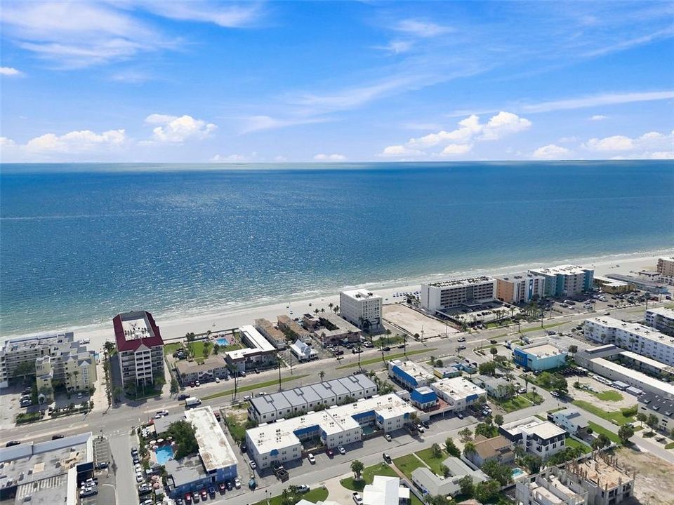 For Sale: $674,500 (2 beds, 2 baths, 971 Square Feet)