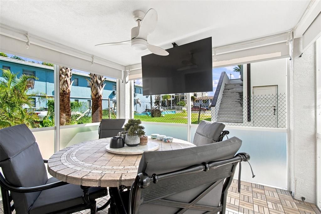 For Sale: $674,500 (2 beds, 2 baths, 971 Square Feet)