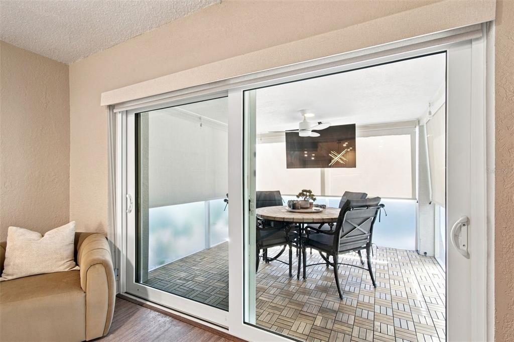 For Sale: $674,500 (2 beds, 2 baths, 971 Square Feet)