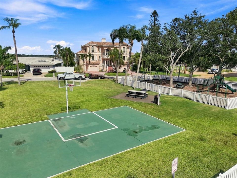 For Sale: $674,500 (2 beds, 2 baths, 971 Square Feet)