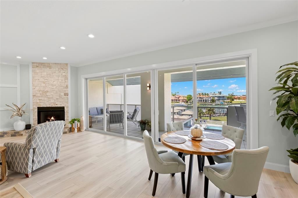 En Venta: $1,450,000 (3 camas, 3 baños, 2100 Pies cuadrados)