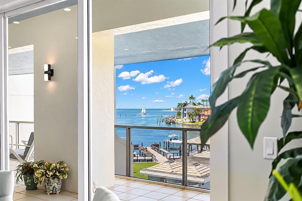 En Venta: $1,450,000 (3 camas, 3 baños, 2100 Pies cuadrados)