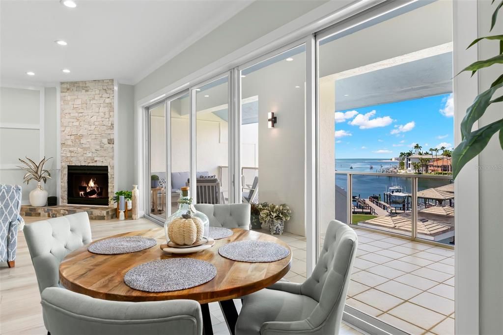 En Venta: $1,450,000 (3 camas, 3 baños, 2100 Pies cuadrados)