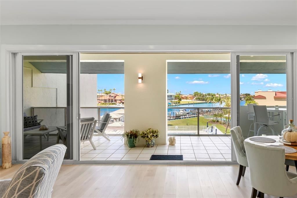 En Venta: $1,450,000 (3 camas, 3 baños, 2100 Pies cuadrados)