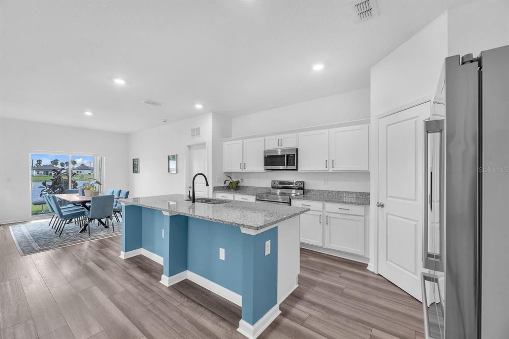 For Sale: $335,000 (4 beds, 2 baths, 1926 Square Feet)