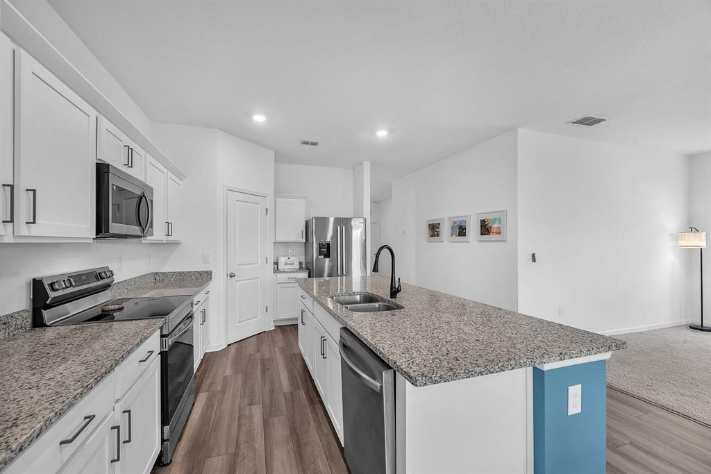 For Sale: $335,000 (4 beds, 2 baths, 1926 Square Feet)