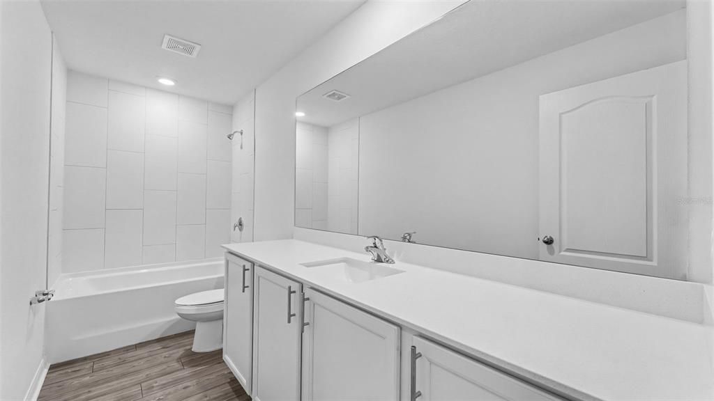 Под контрактом: $289,900 (5 спален, 3 ванн, 2005 Квадратных фут)
