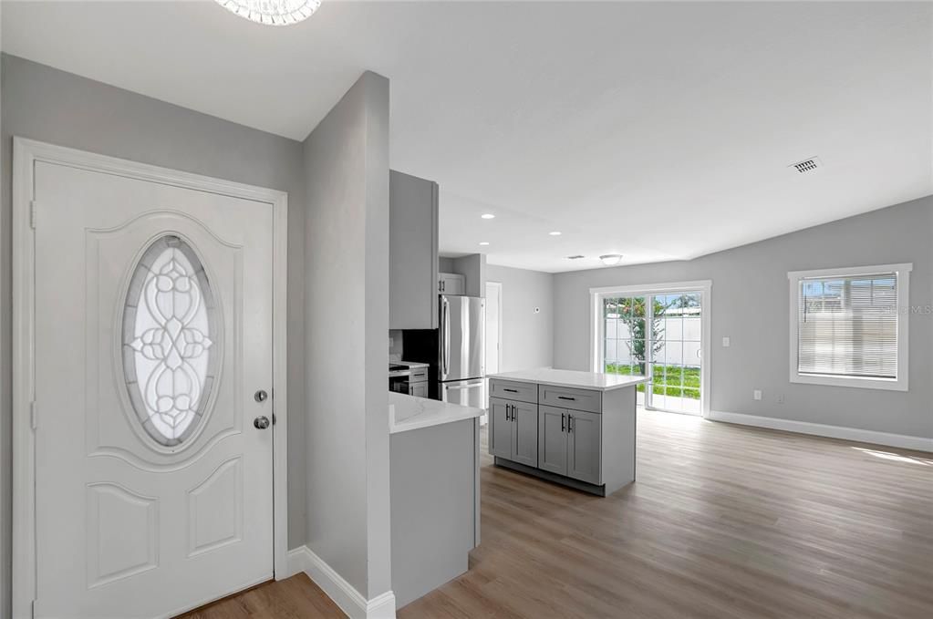 На продажу: $399,900 (3 спален, 2 ванн, 1426 Квадратных фут)