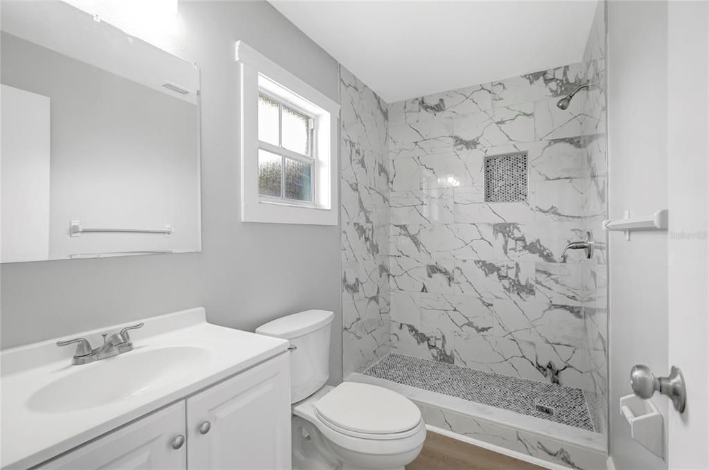 На продажу: $399,900 (3 спален, 2 ванн, 1426 Квадратных фут)