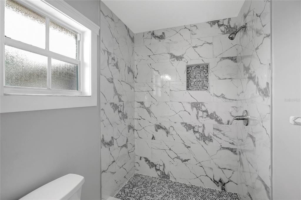 На продажу: $399,900 (3 спален, 2 ванн, 1426 Квадратных фут)