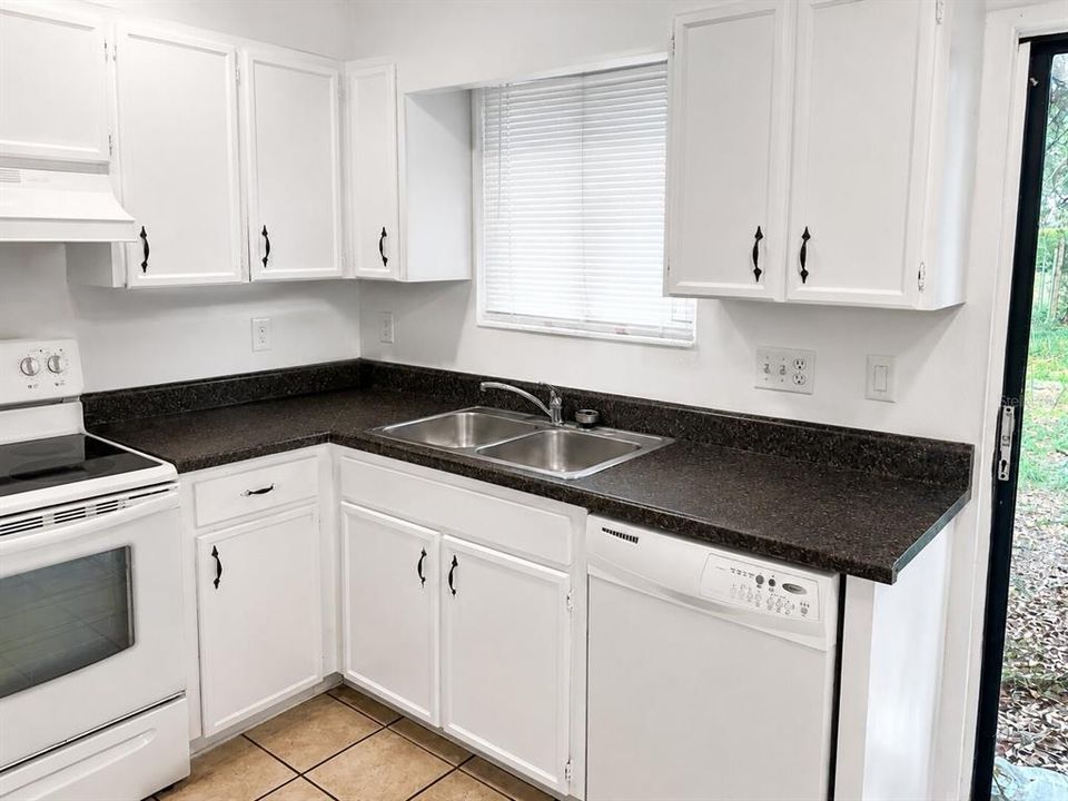 For Rent: $1,490 (2 beds, 1 baths, 900 Square Feet)