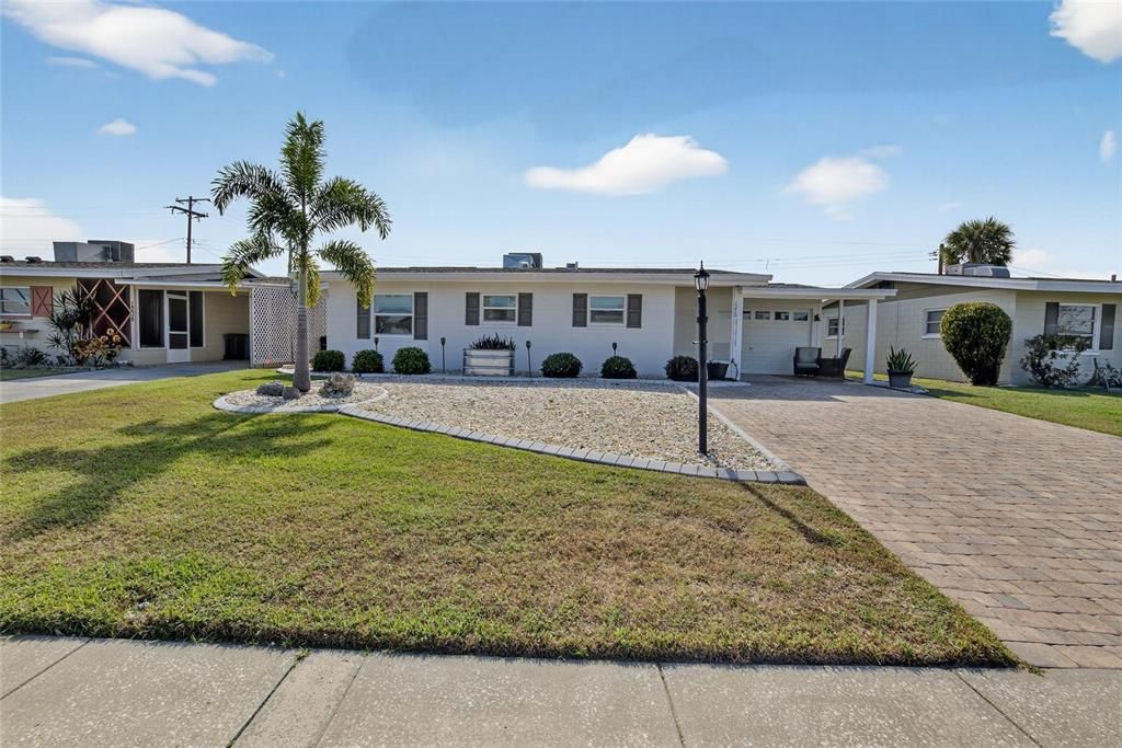 For Sale: $249,900 (2 beds, 2 baths, 1266 Square Feet)