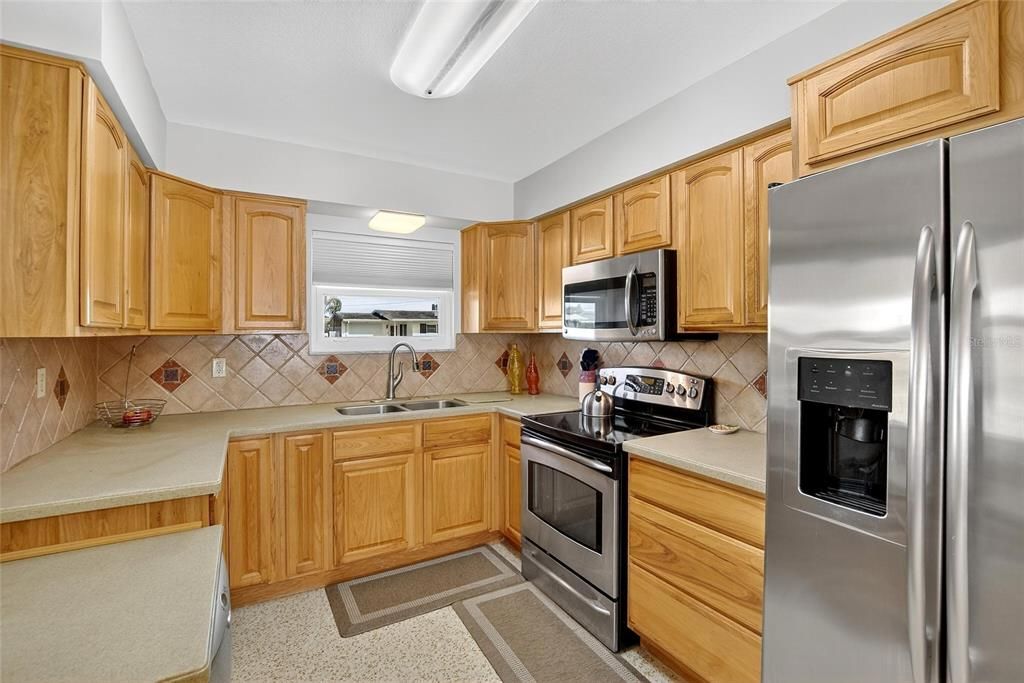 For Sale: $249,900 (2 beds, 2 baths, 1266 Square Feet)