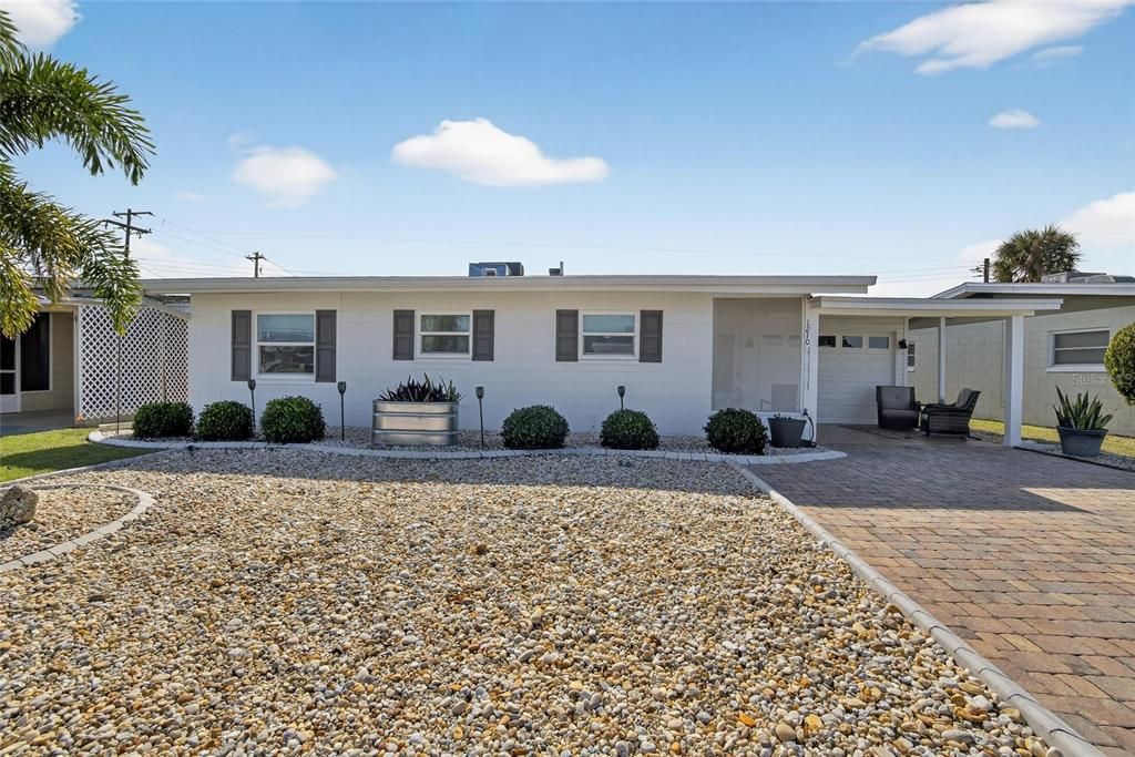 For Sale: $249,900 (2 beds, 2 baths, 1266 Square Feet)