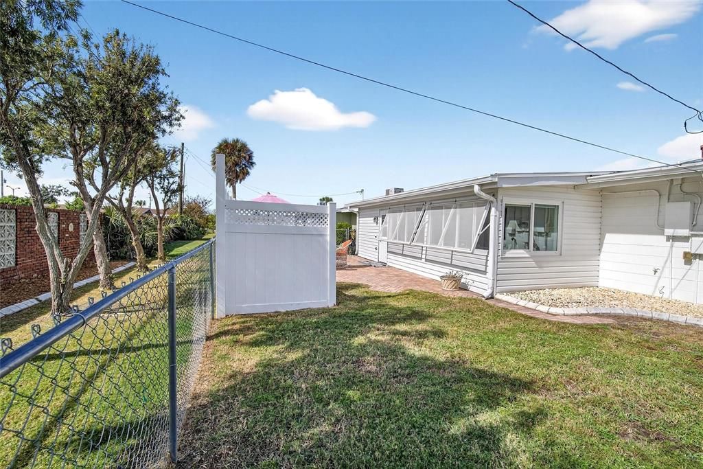For Sale: $249,900 (2 beds, 2 baths, 1266 Square Feet)