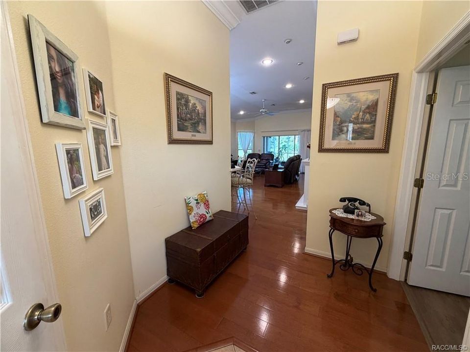 For Sale: $305,000 (3 beds, 2 baths, 1620 Square Feet)