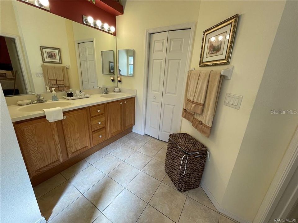 For Sale: $305,000 (3 beds, 2 baths, 1620 Square Feet)