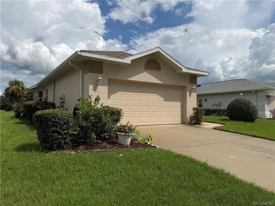 For Sale: $305,000 (3 beds, 2 baths, 1620 Square Feet)