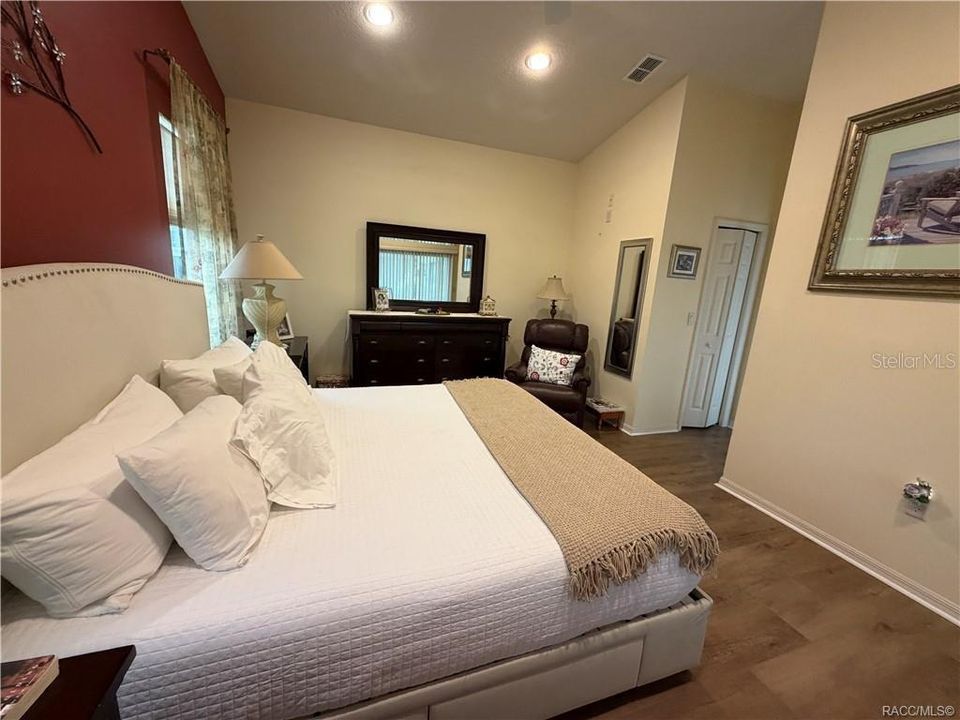 For Sale: $305,000 (3 beds, 2 baths, 1620 Square Feet)